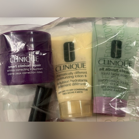 Clinique 6 Piece Makeup Set with Clinique Happy - Picture 3 of 7